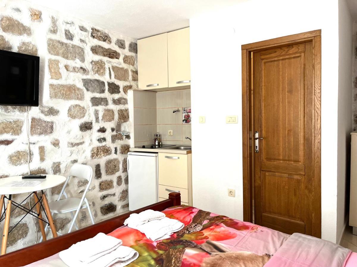 South Gate Apartments 262 Kotor Exteriör bild